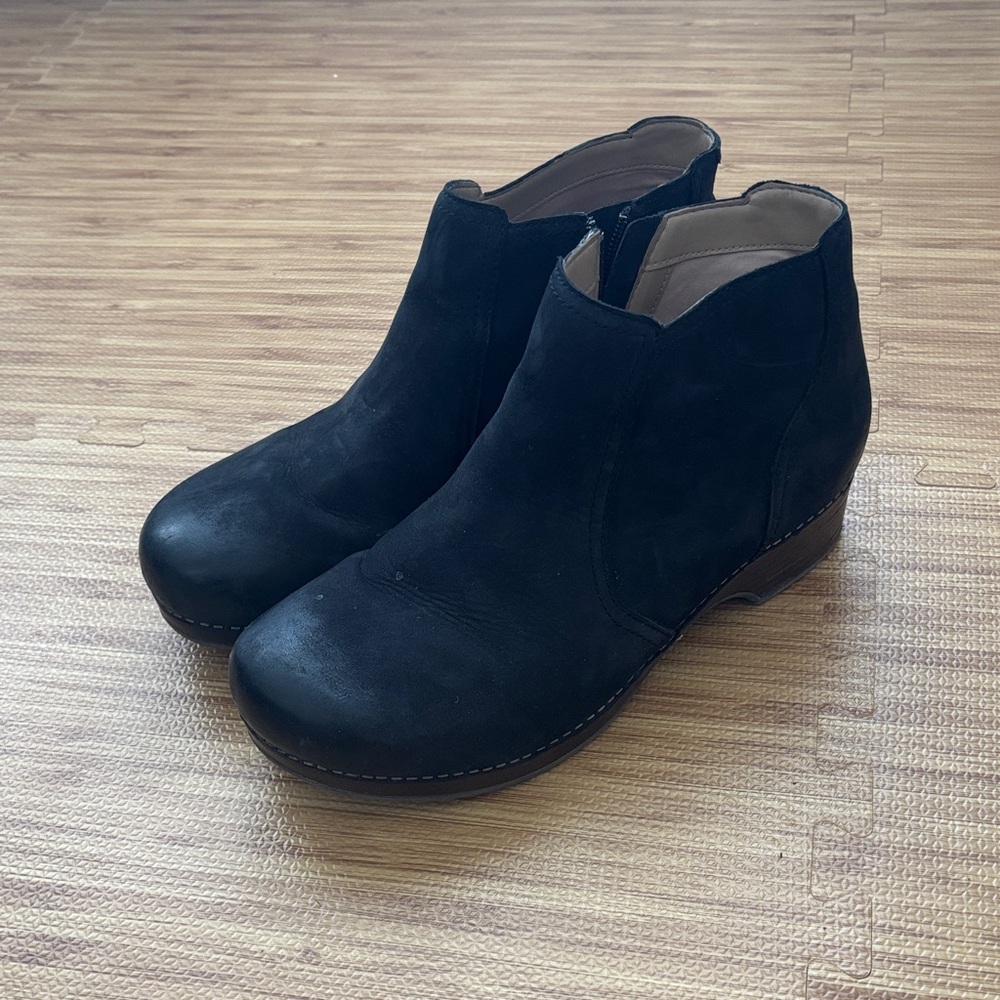 Dansko Barbara Black Leather Ankle Boots with classic clog base Womens size 43